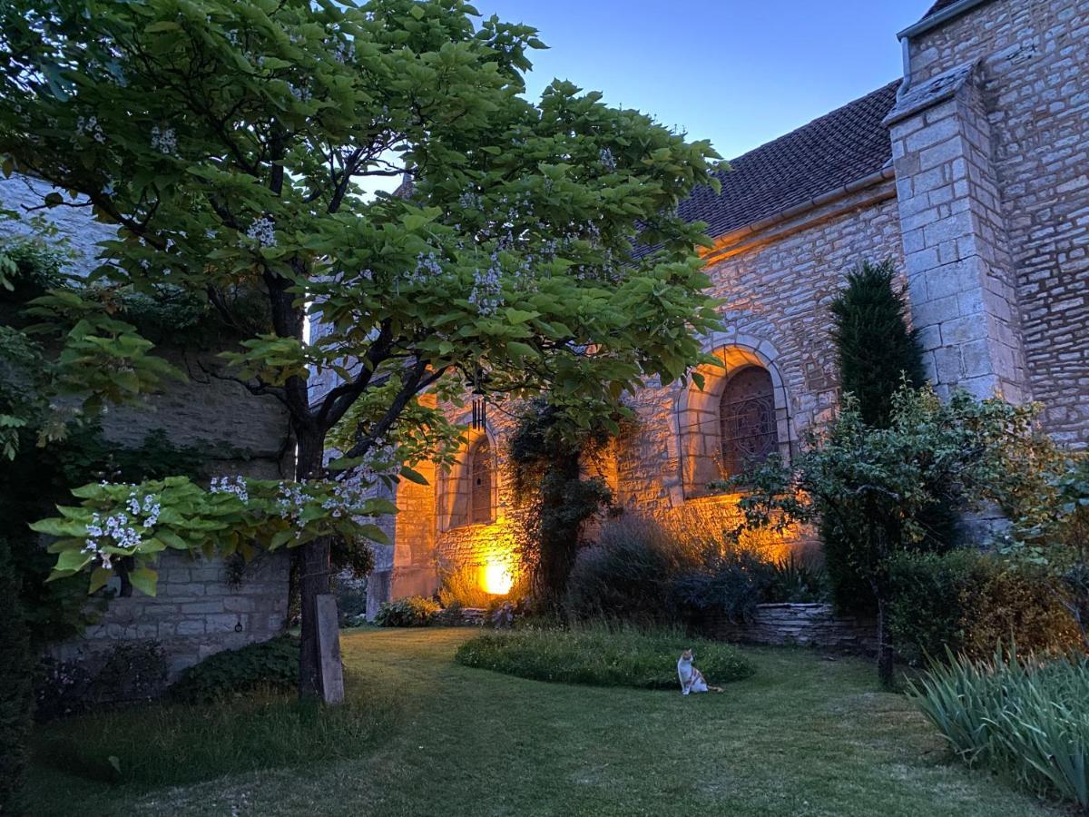 Le prieuré de Sainte Vertu Esterno foto
