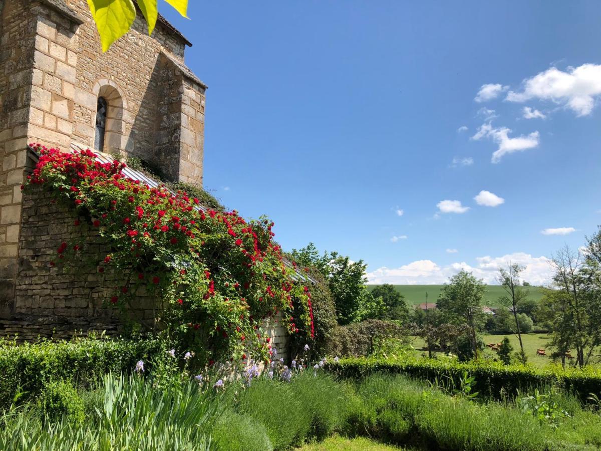 Le prieuré de Sainte Vertu Esterno foto